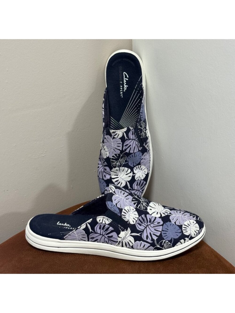 Clarks Womens Cloud steppers Floral Slip-On Shoes Canvas Mules SZ 11 Lightweight